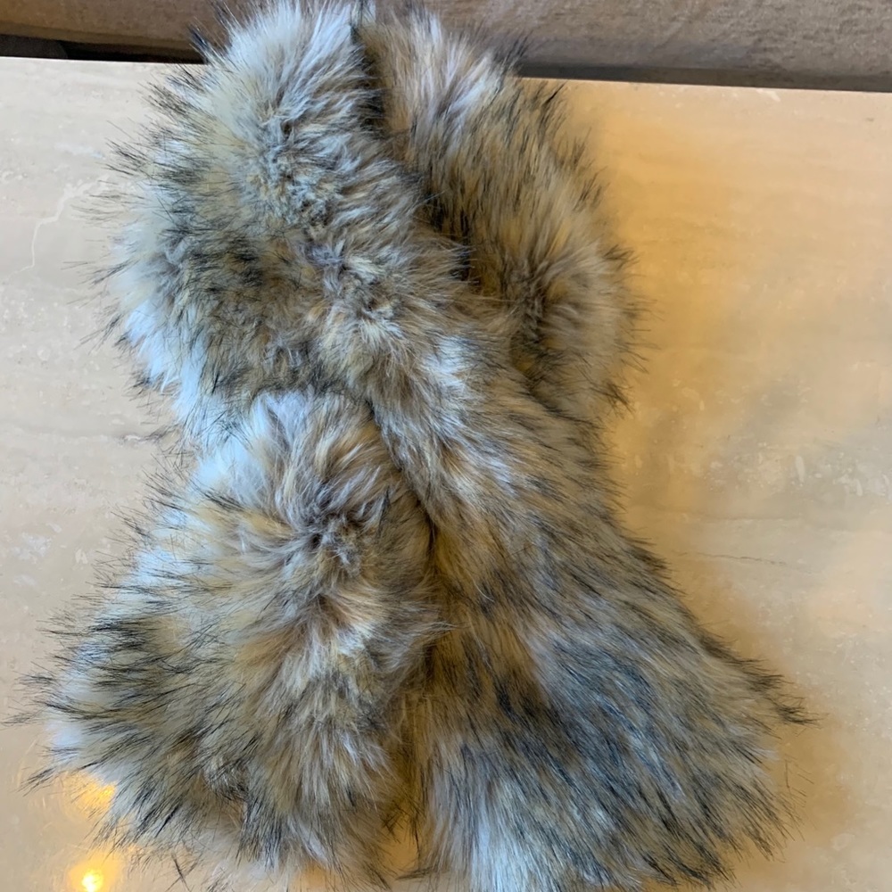NWOT jcrew Faux Fur Stole With Black Watch Lining